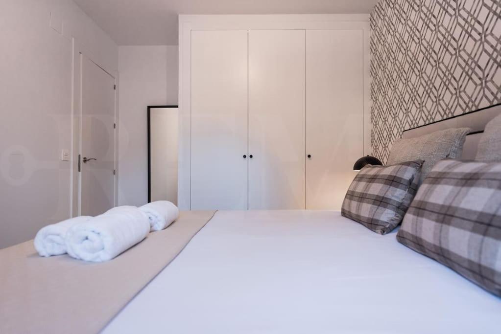 Apartment With Cathedral View & Terrace By Rems Málaga